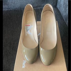 Christian Louboutin Nude pumps